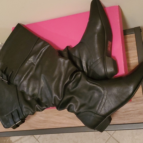 NIB Ladies boots, 6, Charlotte Russe, black - Picture 5 of 6